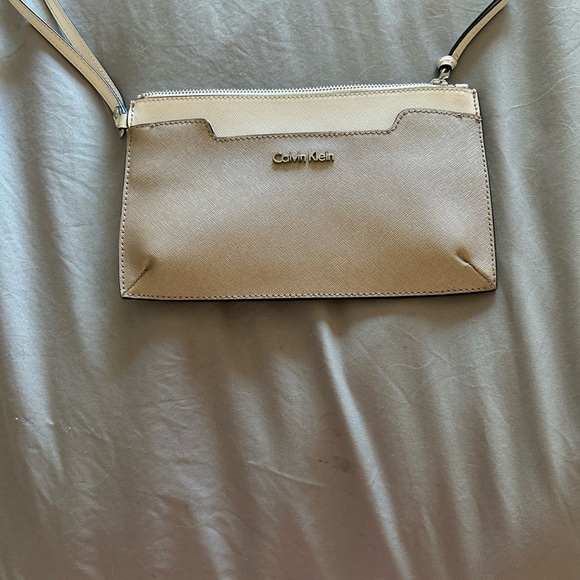 Calvin Klein Wristlet EUC Metallic Gold & Cream 6”X10” Will Hold Phone & More. - Picture 4 of 9